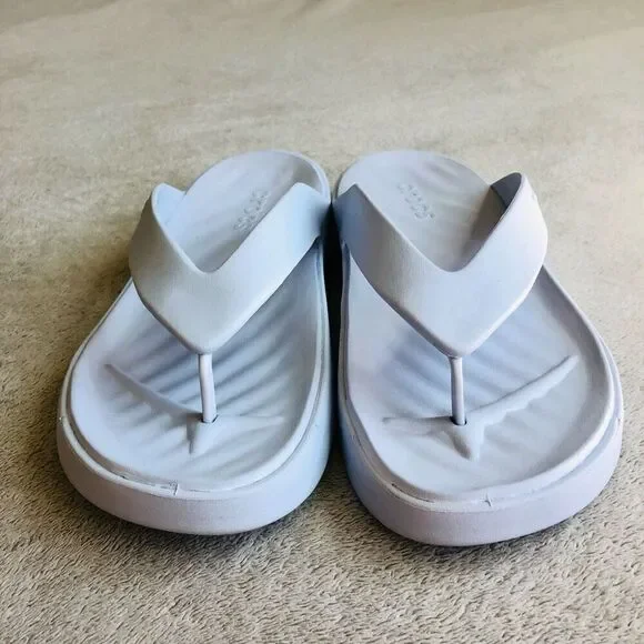 Crocs Women’s White Getaway Strappy Sandal Flip Flops - Picture 2 of 9